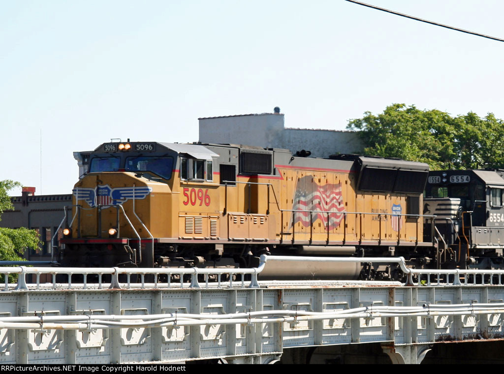 UP 5096 leads NS 213 train southbound at Elm